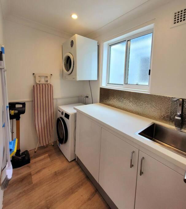 Ocean Front Apartment Кронула Екстериор снимка