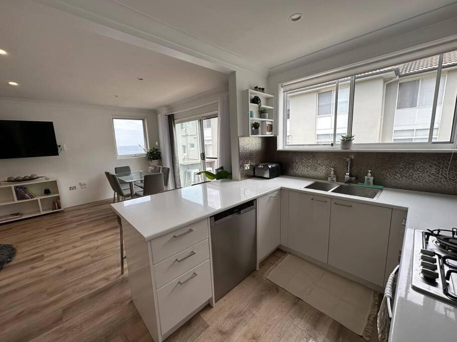 Ocean Front Apartment Кронула Екстериор снимка